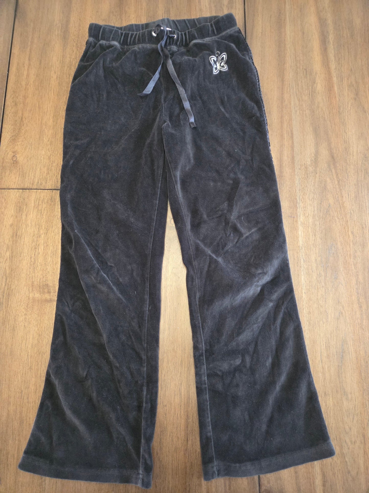 REDUCED Seller 184 girls mixed sweatpant bottoms size medium.