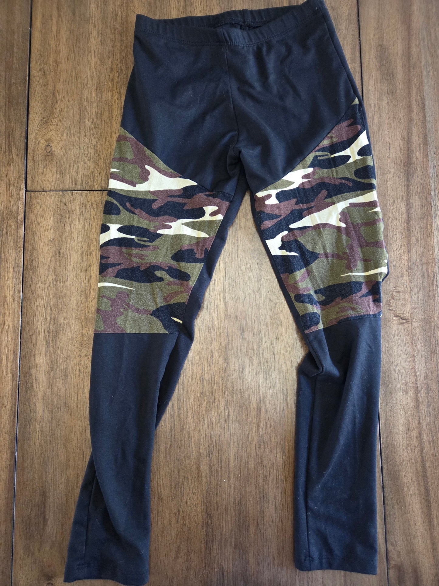 REDUCED Seller 184 Girls camo black leggings size large