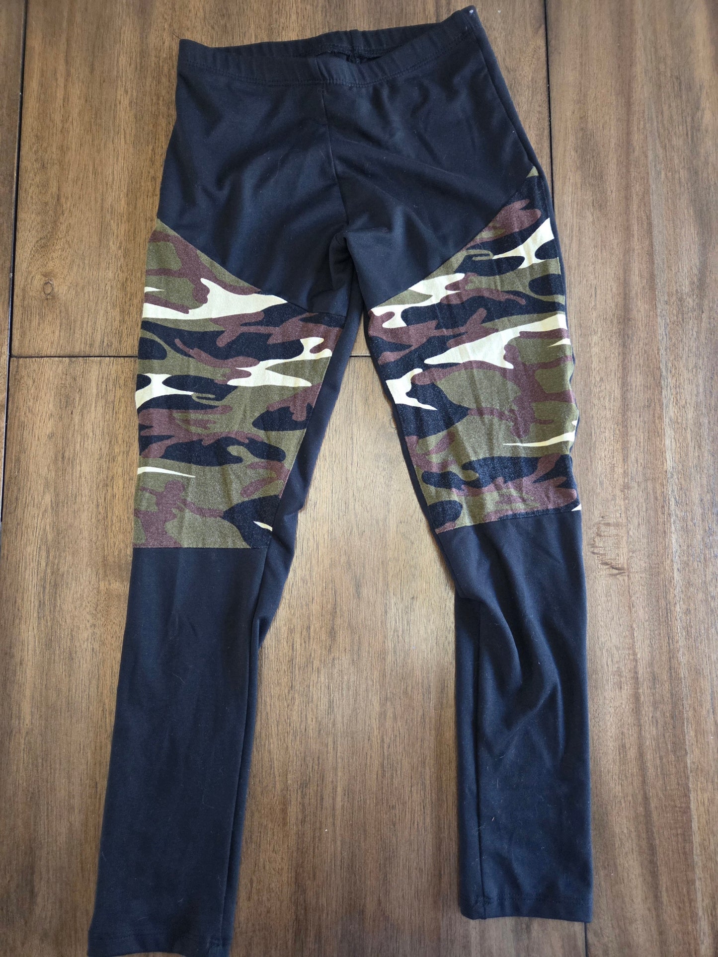 REDUCED Seller 184 Girls camo black leggings size large