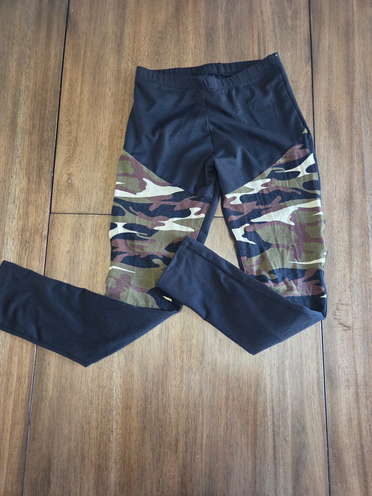 REDUCED Seller 184 Girls camo black leggings size large
