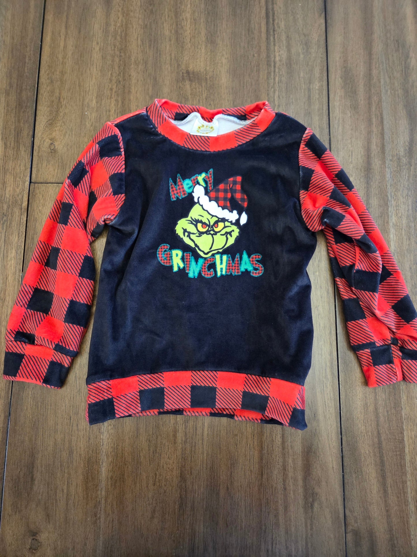 REDUCED Seller 184 boys boutique grinch sweater size 6/7