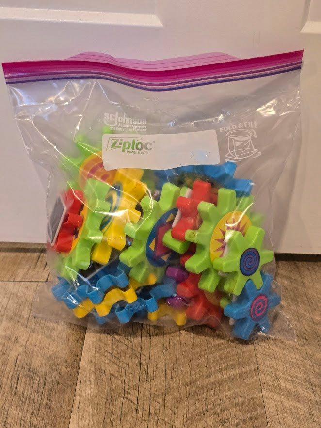 #131 REDUCED Magnetic Gear Building - great STEM toy