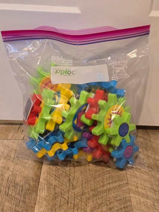 #131 REDUCED Magnetic Gear Building - great STEM toy