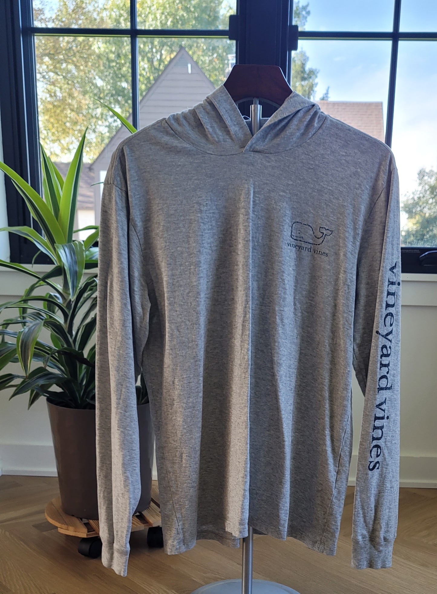 #211 Vineyard Vines Hooded Long Sleeve Top Men's Size S