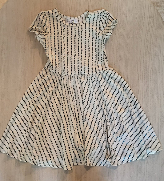 REDUCED: #9---  Girls 3-4. Full Twirl dress perfect for spinning!