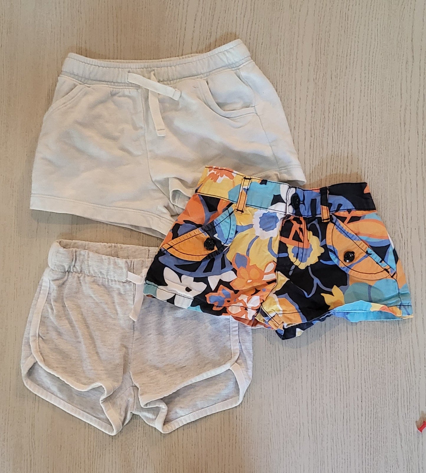 REDUCED: #9--- Girls 3T. Shorts Bundle plus one capri leggings.
