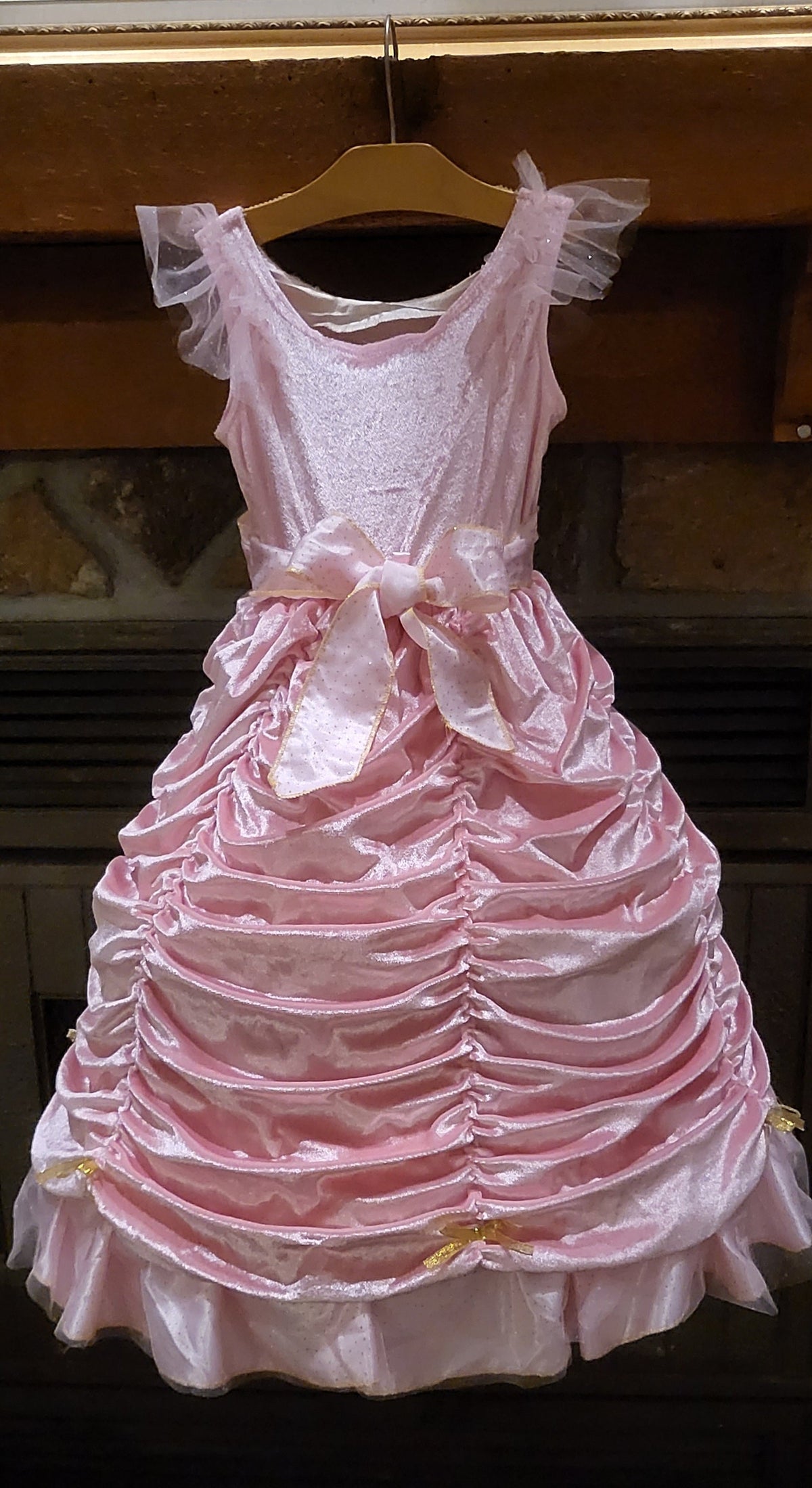 #109. Girls 4T.. VGUC. Princess Dress and Cape.