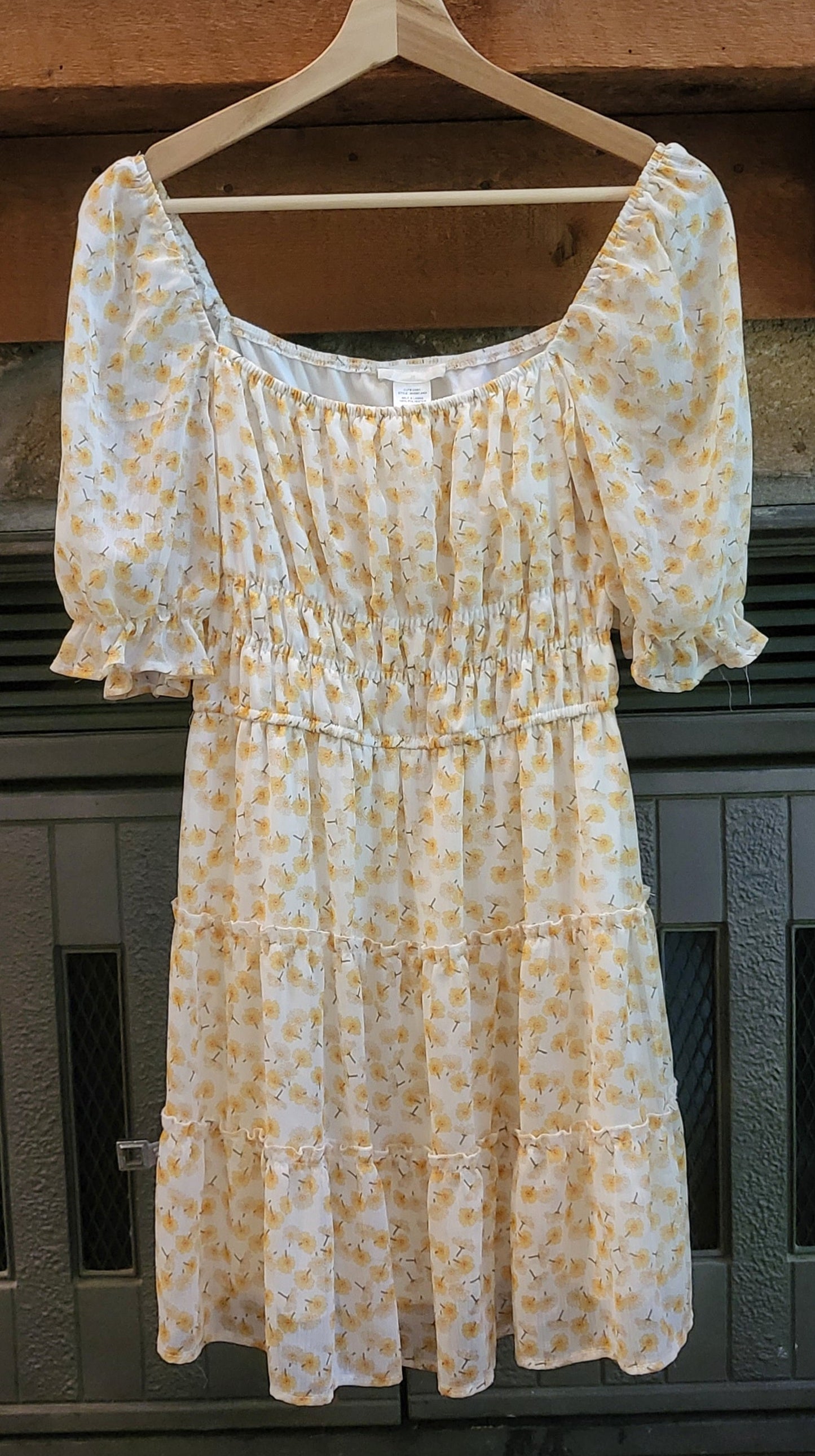 REDUCED: #9--- Women's M. NWOT Altar'd State Sunflower dress