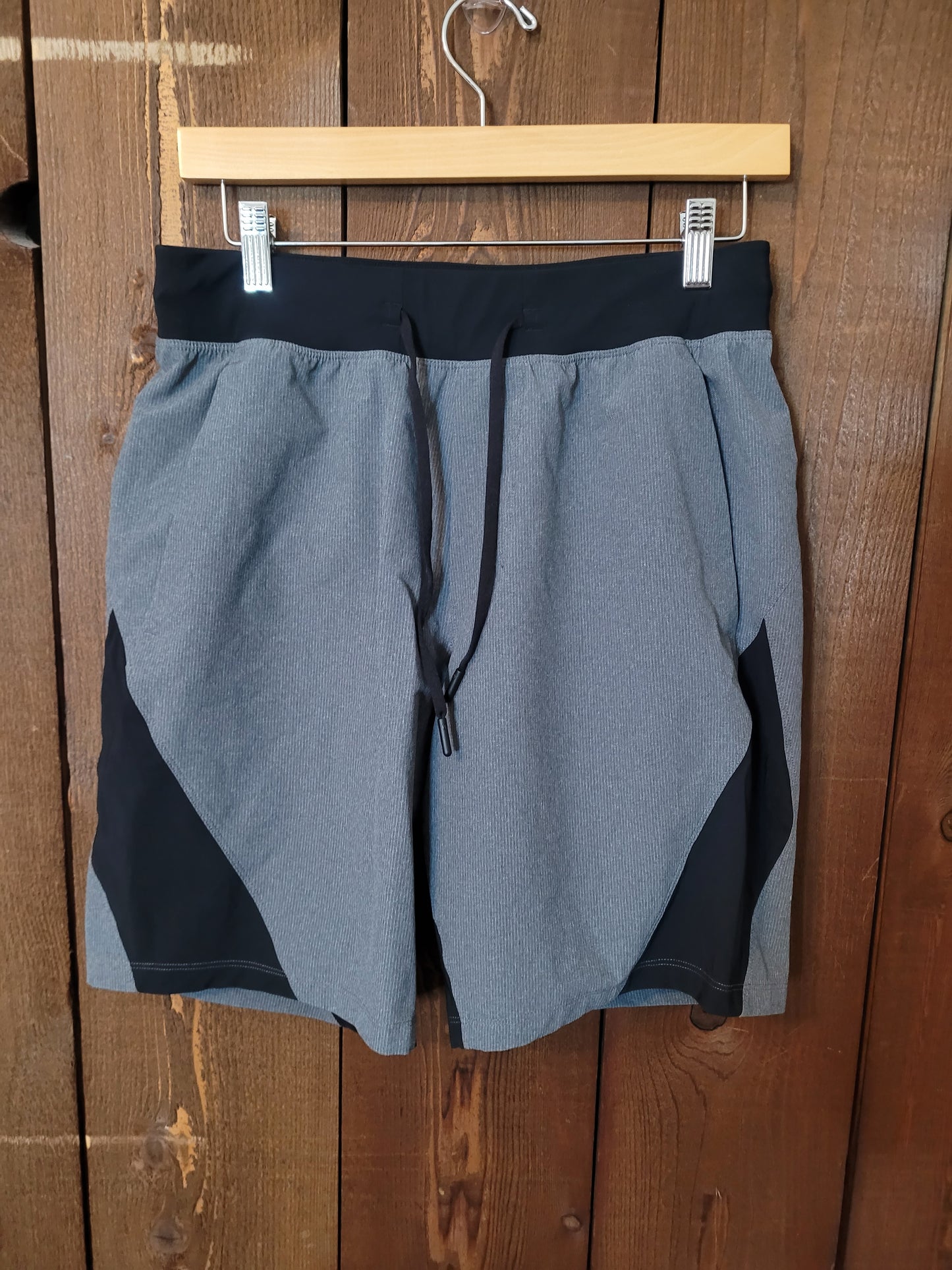 #111 Lululemon Namaste at the Beach II 9" Short Men's Size M