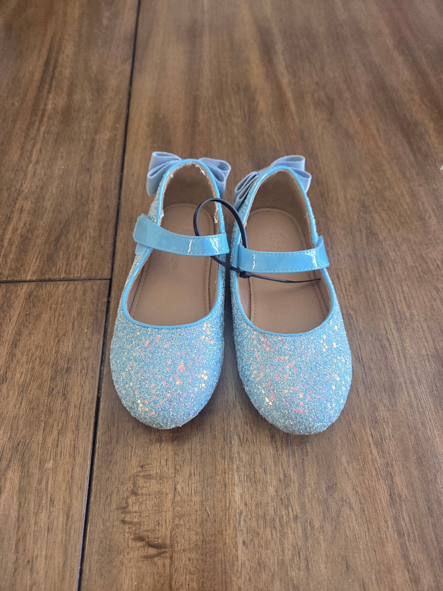 Seller 184 girls sparkle shoes size 11