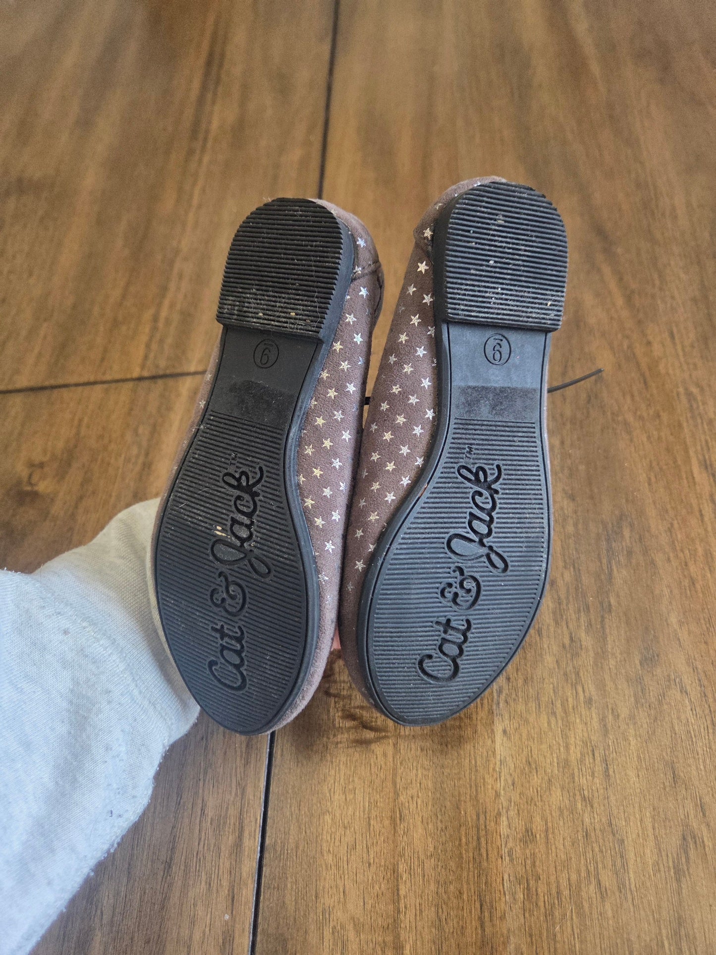 REDUCED Seller 184 Girls cat and jack shoes size 9