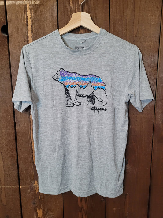 #111 Patagonia Bear Performance Tee Boys Size XL (14)
