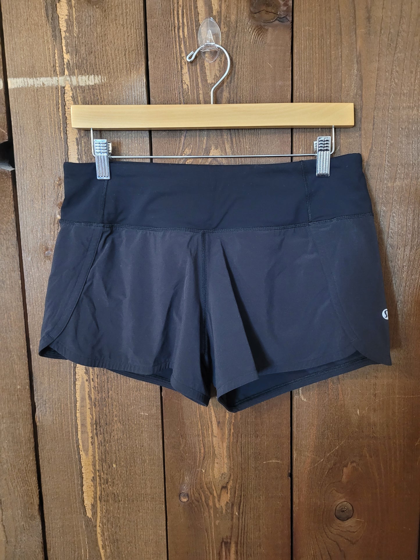 #111 Lululemon Run Times 4" Shorts Women Size 6