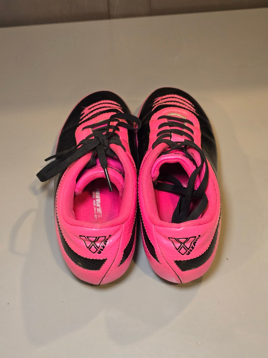 #131 REDUCED Girls Pink Soccer Cleats sz 1