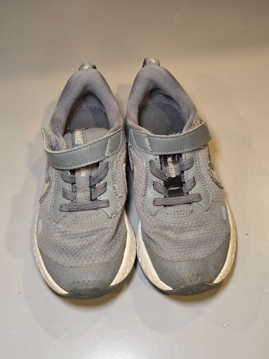 #131 Boys Nike Running Gray Tennis Shoes 11