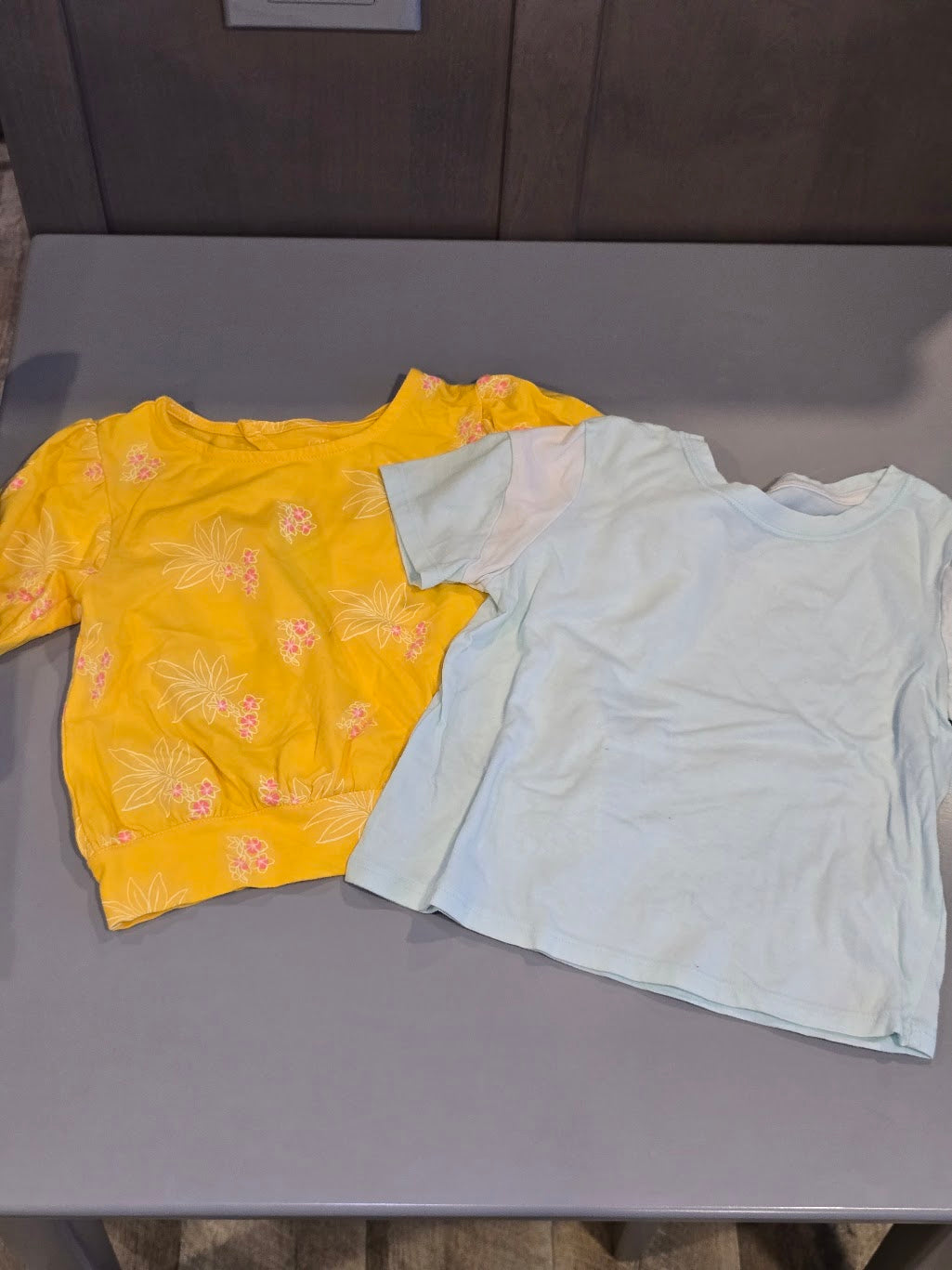 #131 Set of 2 T-shirts one in yellow and one light teal sz 6