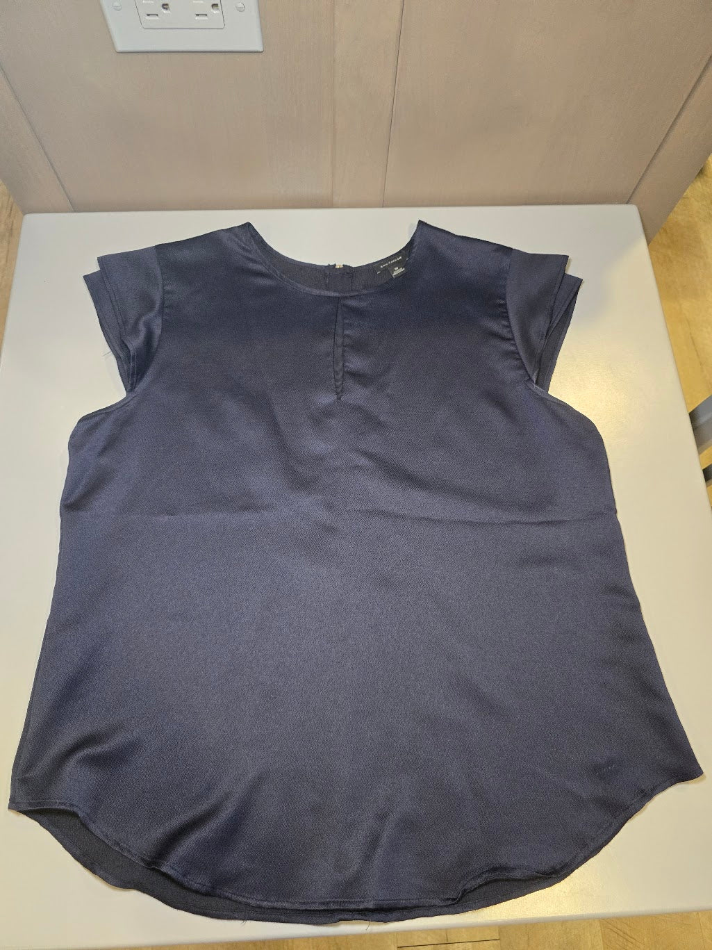 #131 Anne Taylor Navy blouse sz M