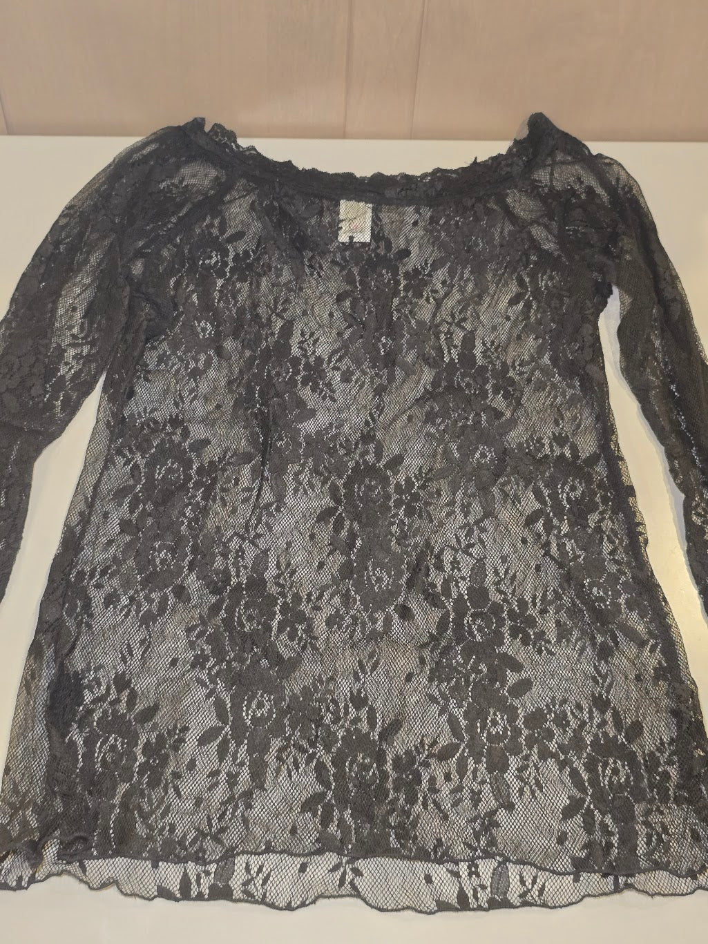 #131 Kiwi black lace long sleeve shell sz M
