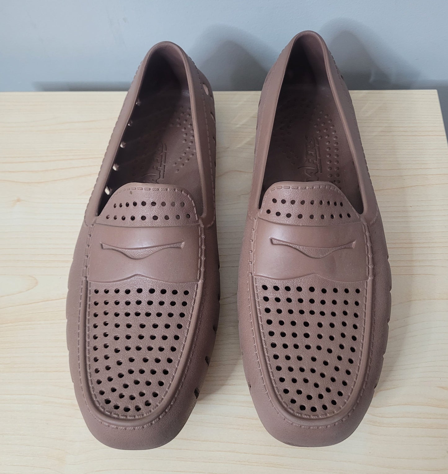 *REDUCED* #44 NWOT Floafers Slip-ons Men's Size 10