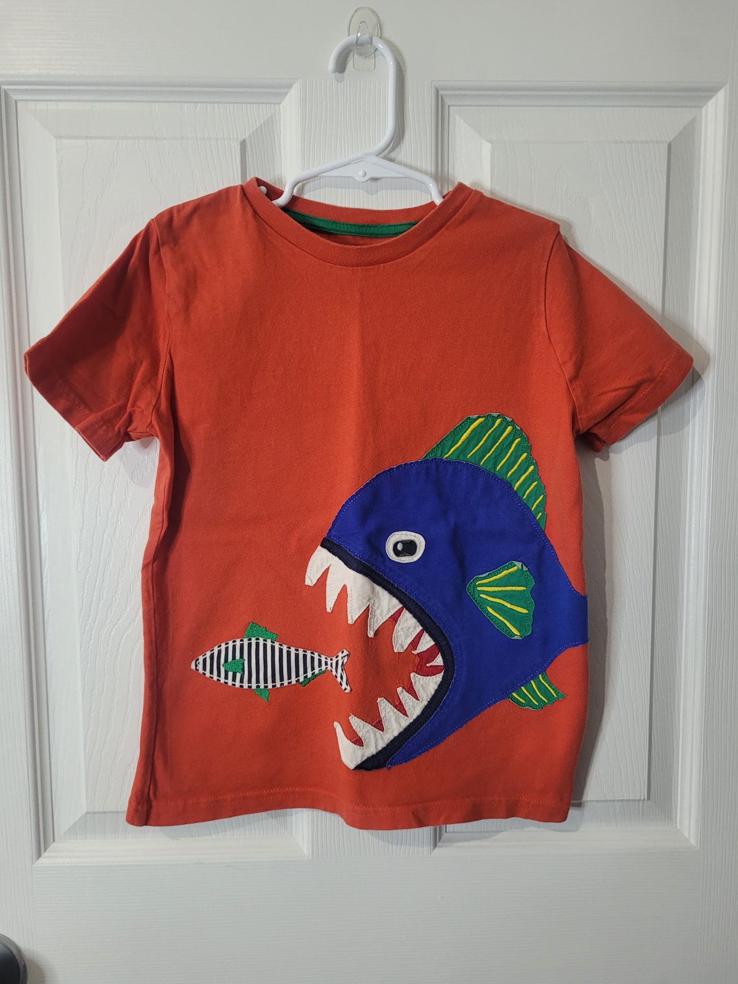 #44 Mini Boden Applique Fish Tee Boys Size 7-8Y
