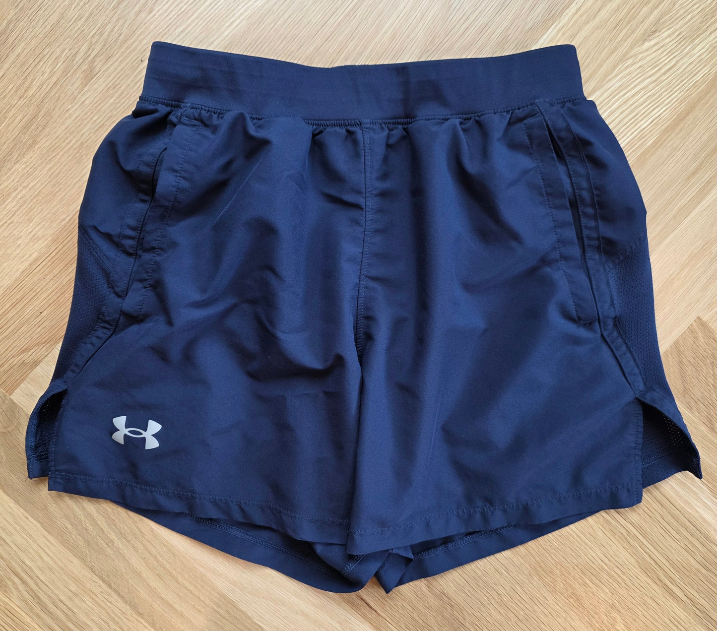 #147 Under Armour Shorts Men's Size S