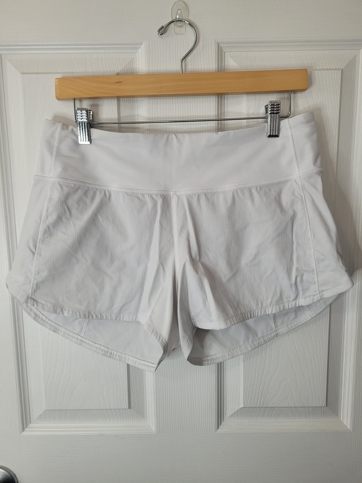 #44 Lululemon Speed Up 4" Shorts Women Size 8