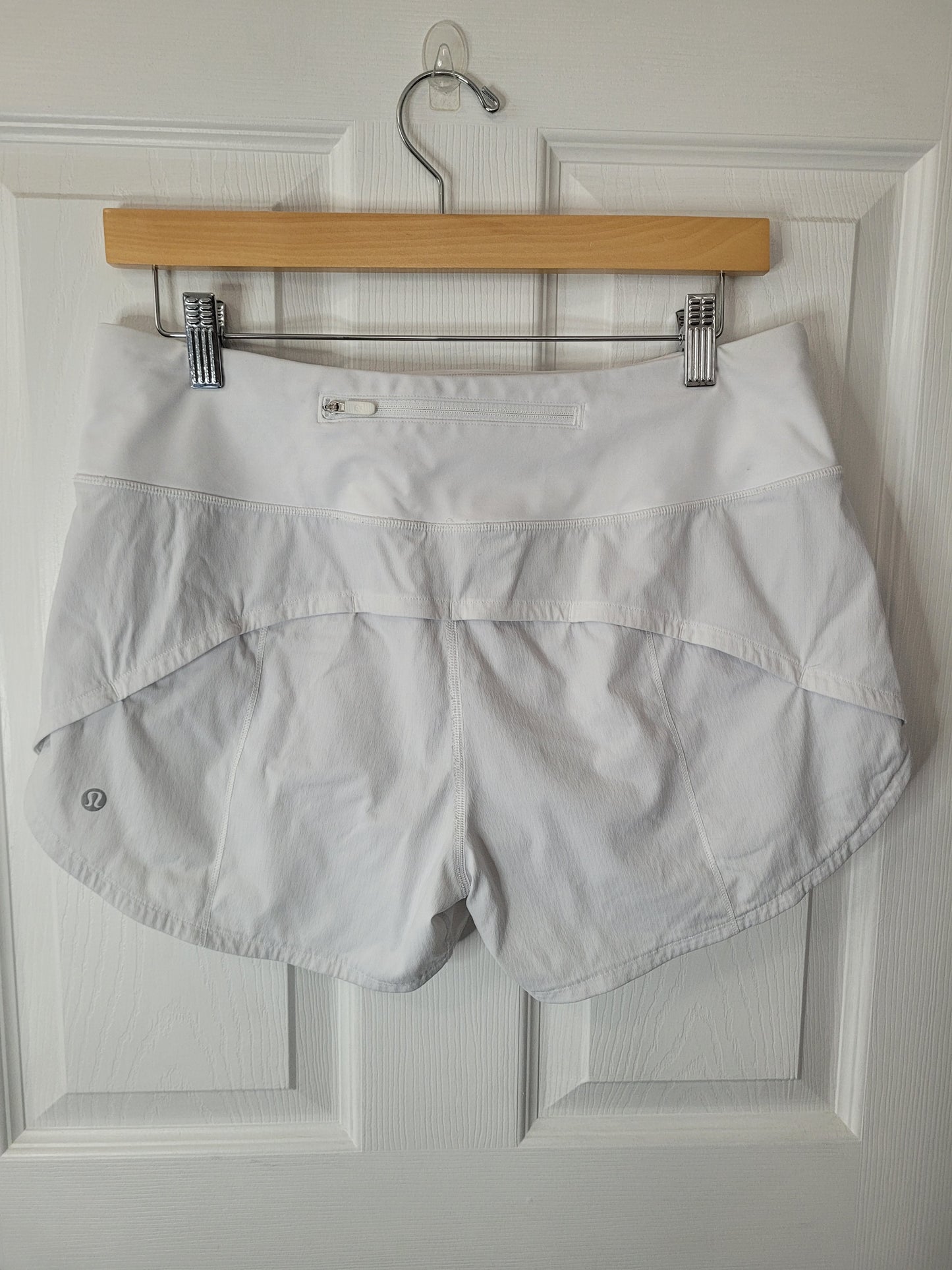 #44 Lululemon Speed Up 4" Shorts Women Size 8