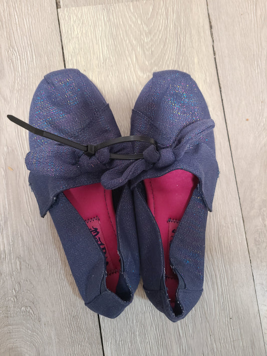 #66 Madpowl Blue sparkle slip on shoes girls size 2