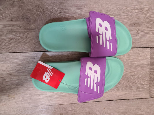 #66 New Balance Girls size 4 sandals
