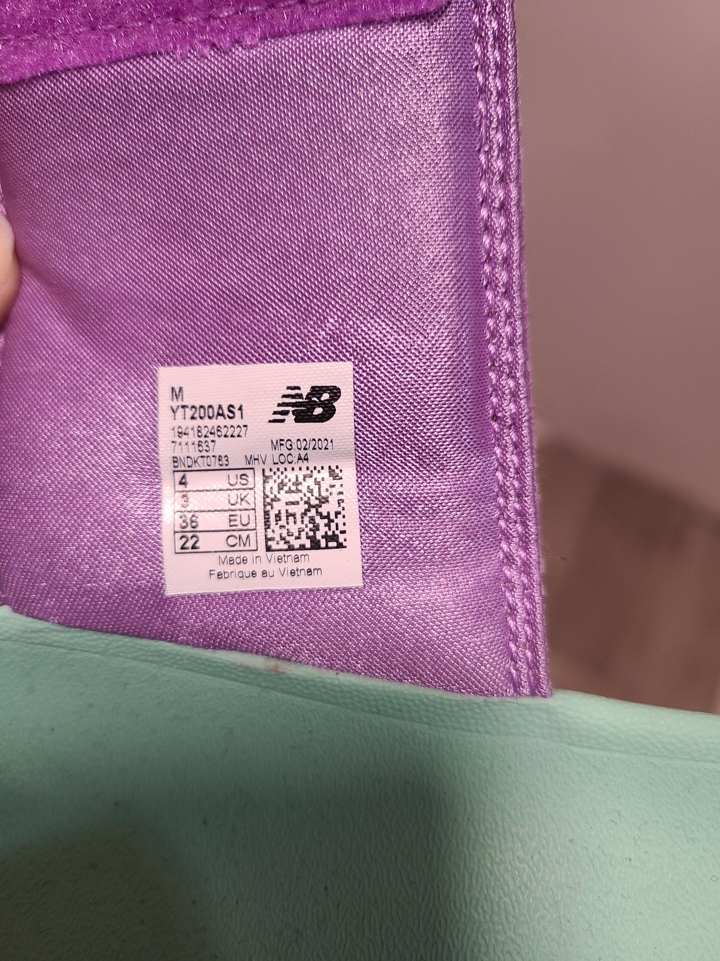 #66 New Balance Girls size 4 sandals