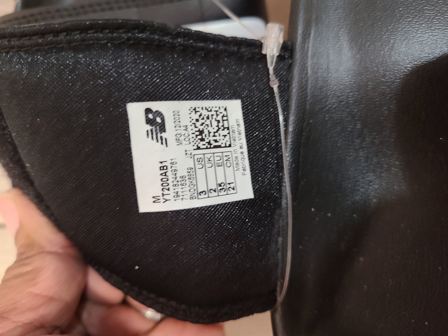 #66 New Balance Boys sandals size 3