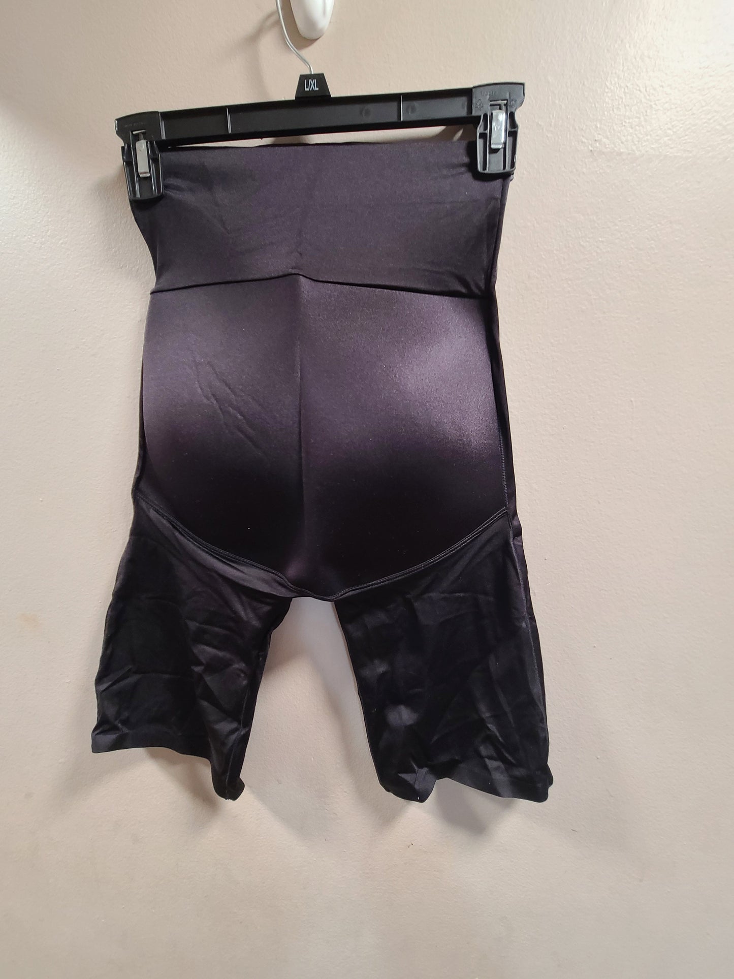 #66 Unbranded womens black butt enhancing padded shorts size L