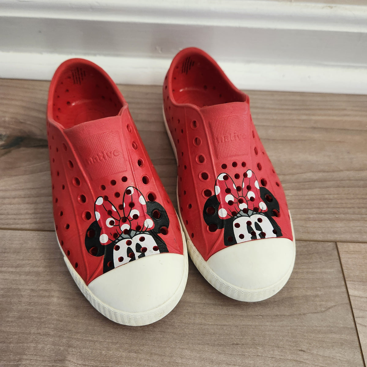 #167 Disney X Native Minnie Mouse c12 Red Jefferson Shoes