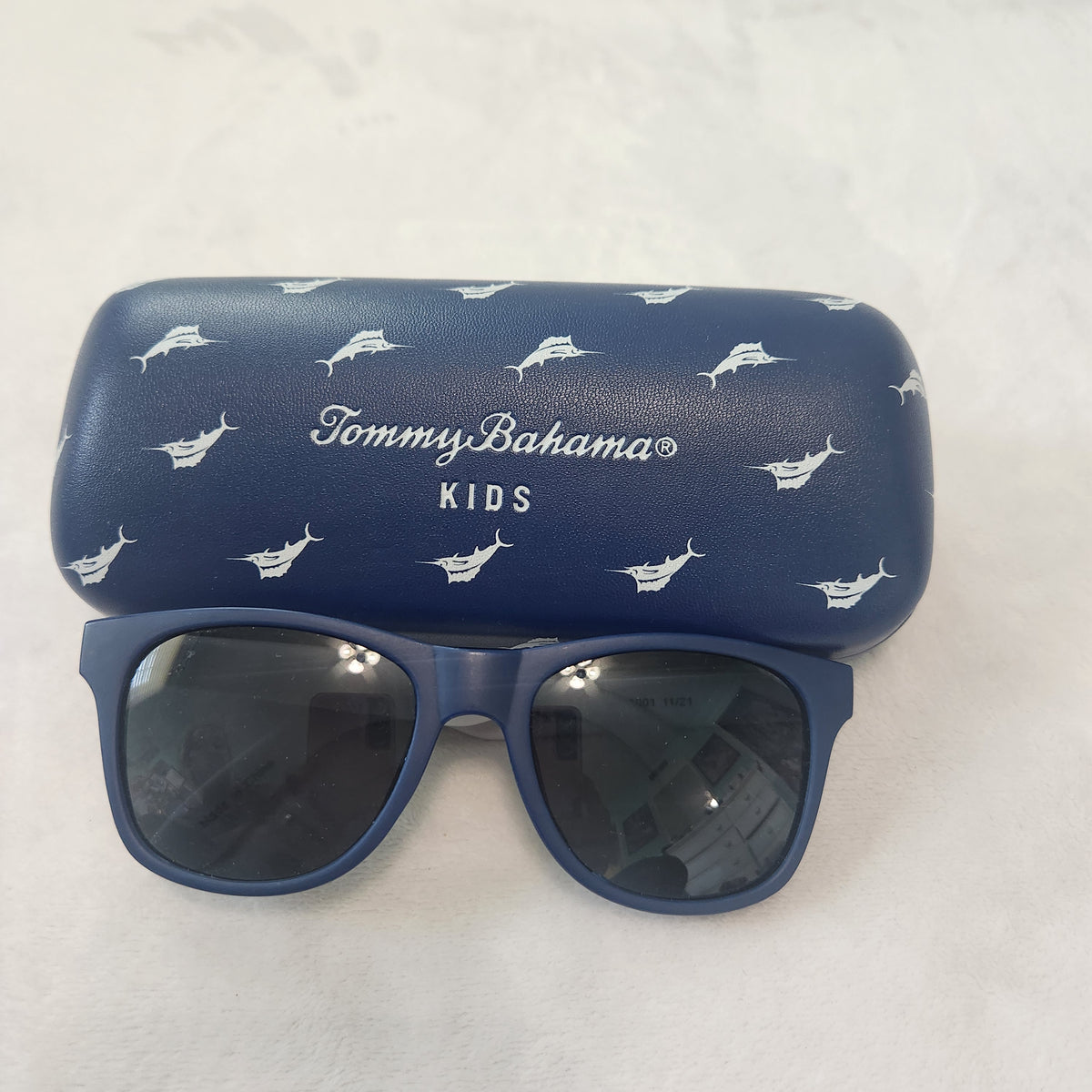 #167 Tommy Bahama Boys Youth Kids Sunglasses with Case