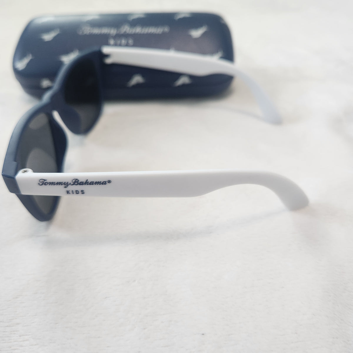 #167 Tommy Bahama Boys Youth Kids Sunglasses with Case