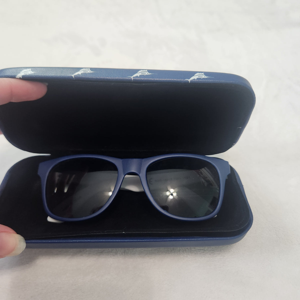 #167 Tommy Bahama Boys Youth Kids Sunglasses with Case