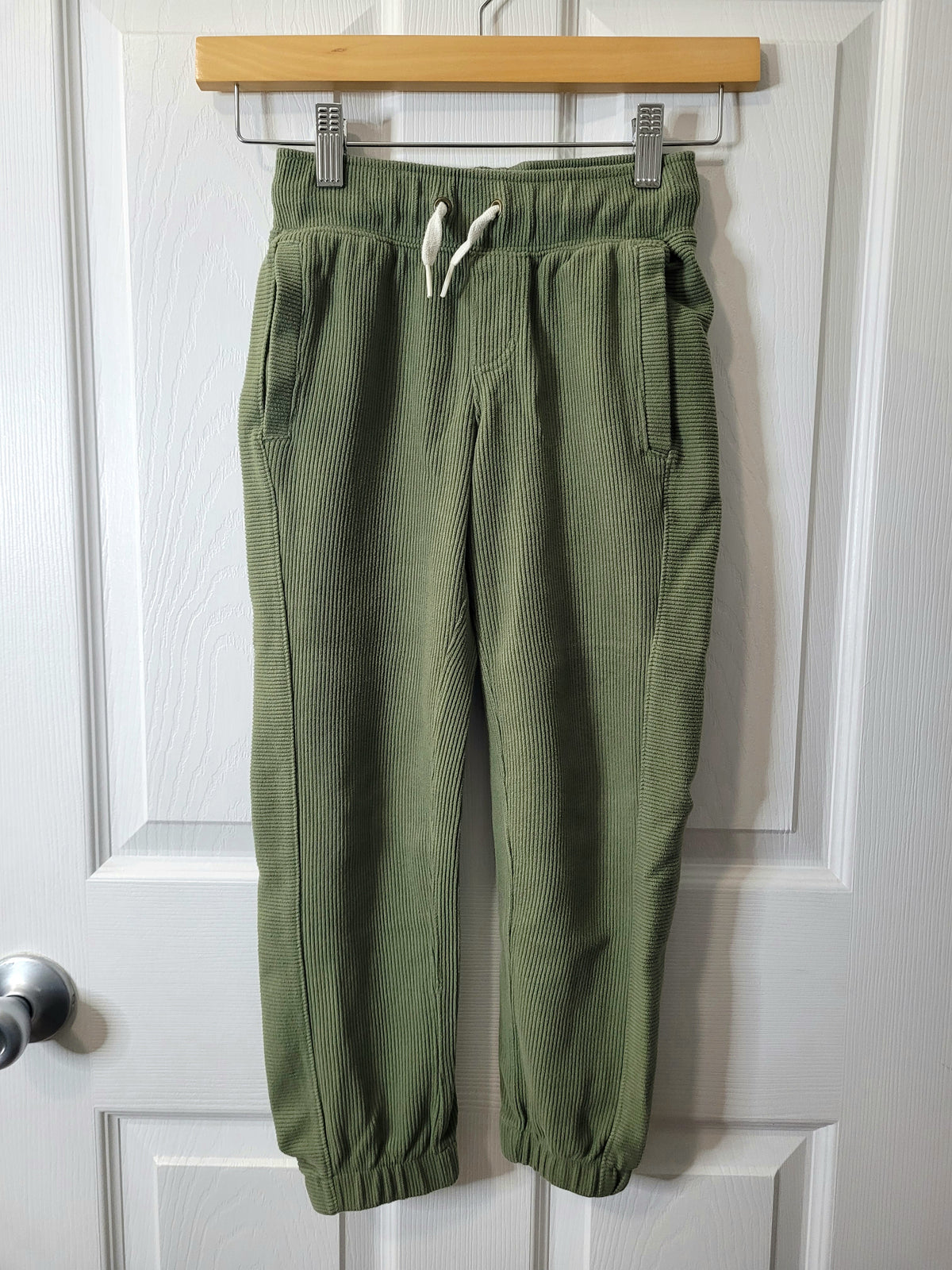 #164 Cat & Jack Green Ribbed Sweatpants Boys S (6-7)
