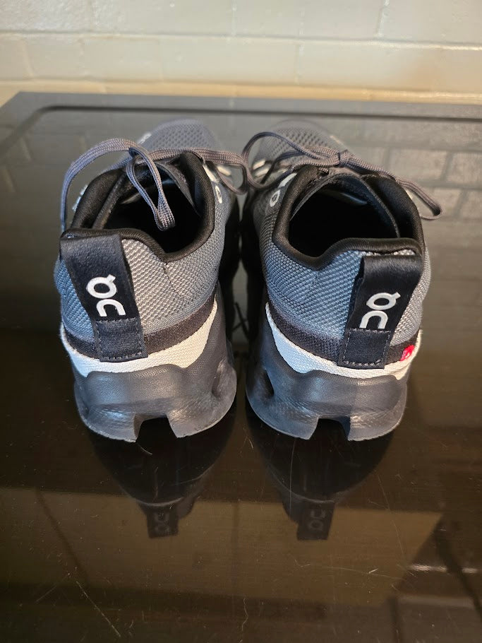 #131 On Cloud Women's Cloudsurfer Trail shoes sz 8.5