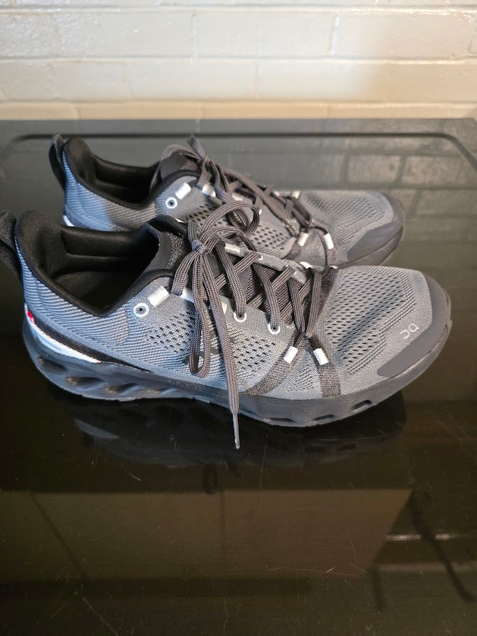 #131 On Cloud Women's Cloudsurfer Trail shoes sz 8.5