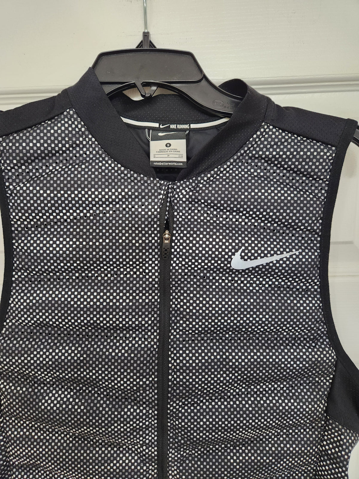 #167 Nike Womens Small AeroLoft Flash Running Vest Black