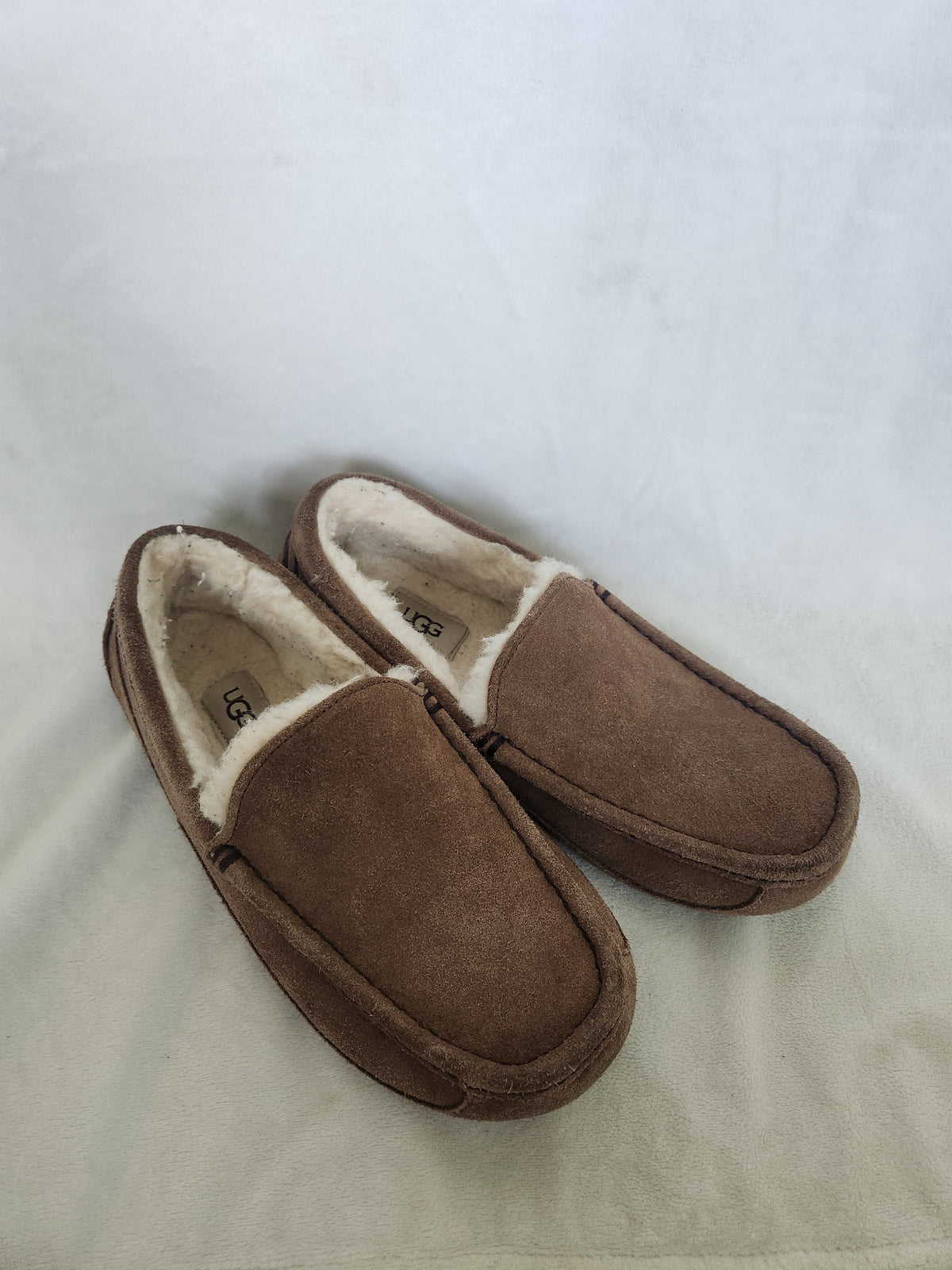 #167 UGG Ascot Men’s 8 Chestnut Suede Shearling-Lined Slip-On Slippers Loafers