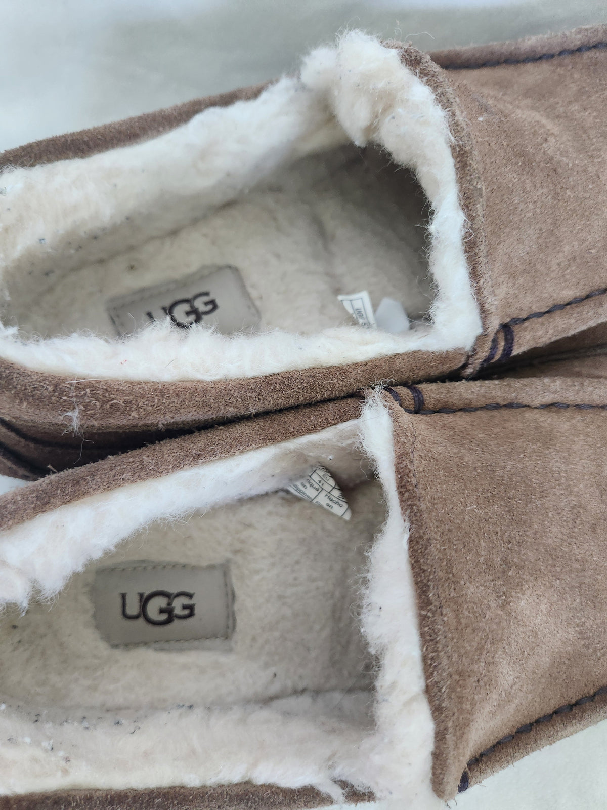 #167 UGG Ascot Men’s 8 Chestnut Suede Shearling-Lined Slip-On Slippers Loafers