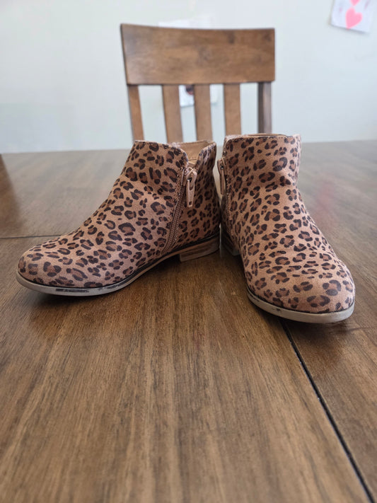 Seller 188 Girls cat and jack Leopard print ankle boots size 10