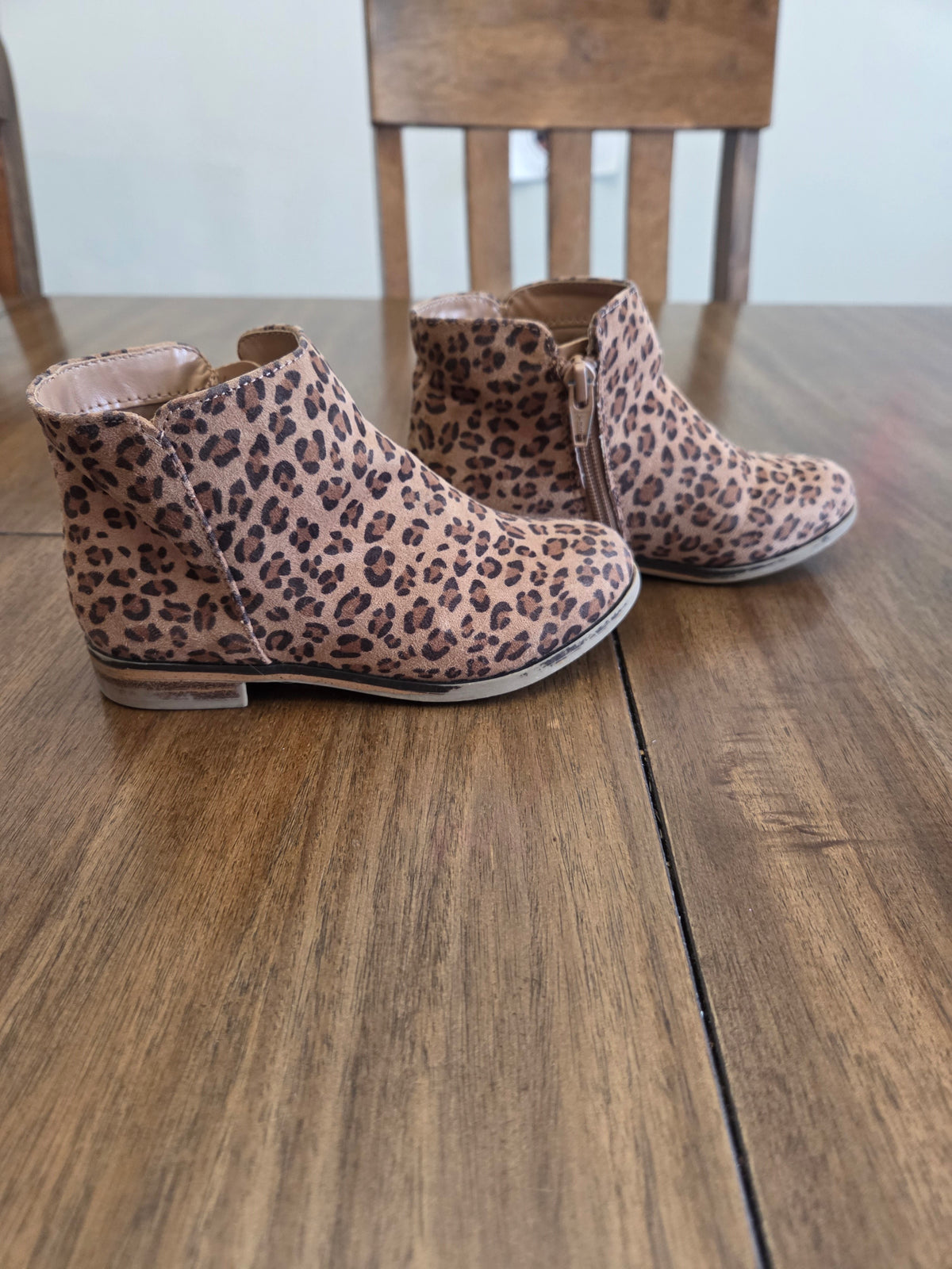 Seller 188 Girls cat and jack Leopard print ankle boots size 10