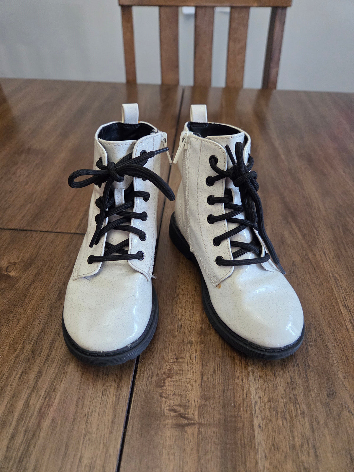 Seller 188 Girls Wonder Nation white sparkle boots size 10