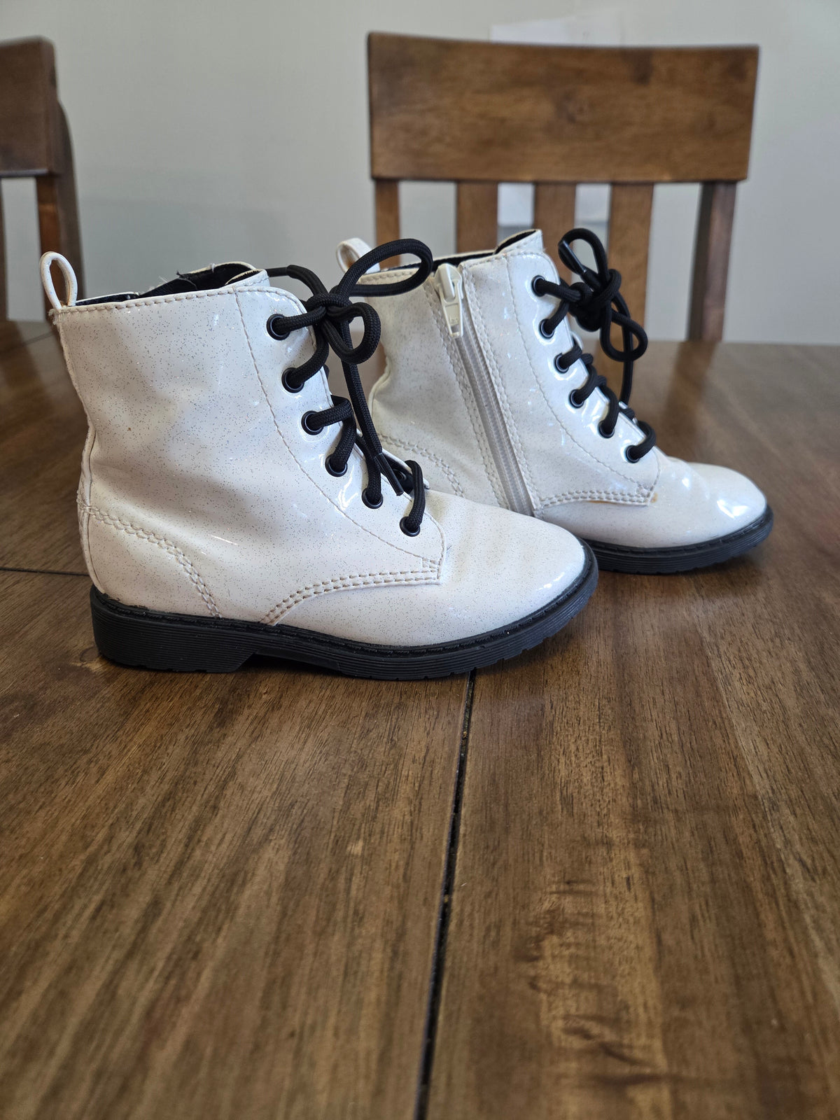 Seller 188 Girls Wonder Nation white sparkle boots size 10