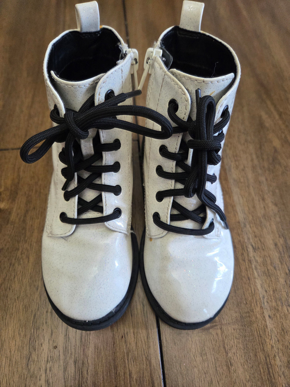 Seller 188 Girls Wonder Nation white sparkle boots size 10