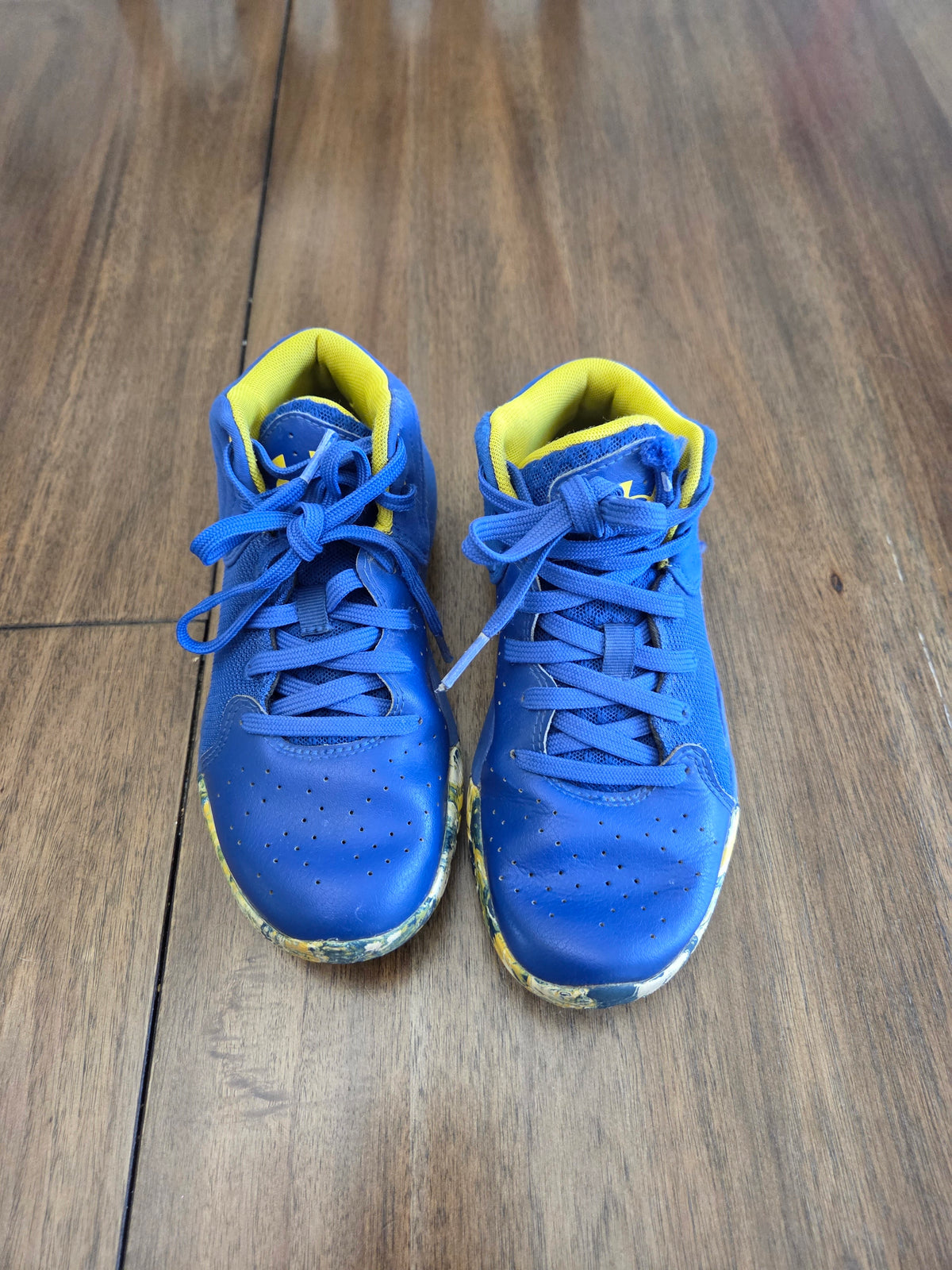 Seller 188 boys blue and yellow basketball shoes size 2