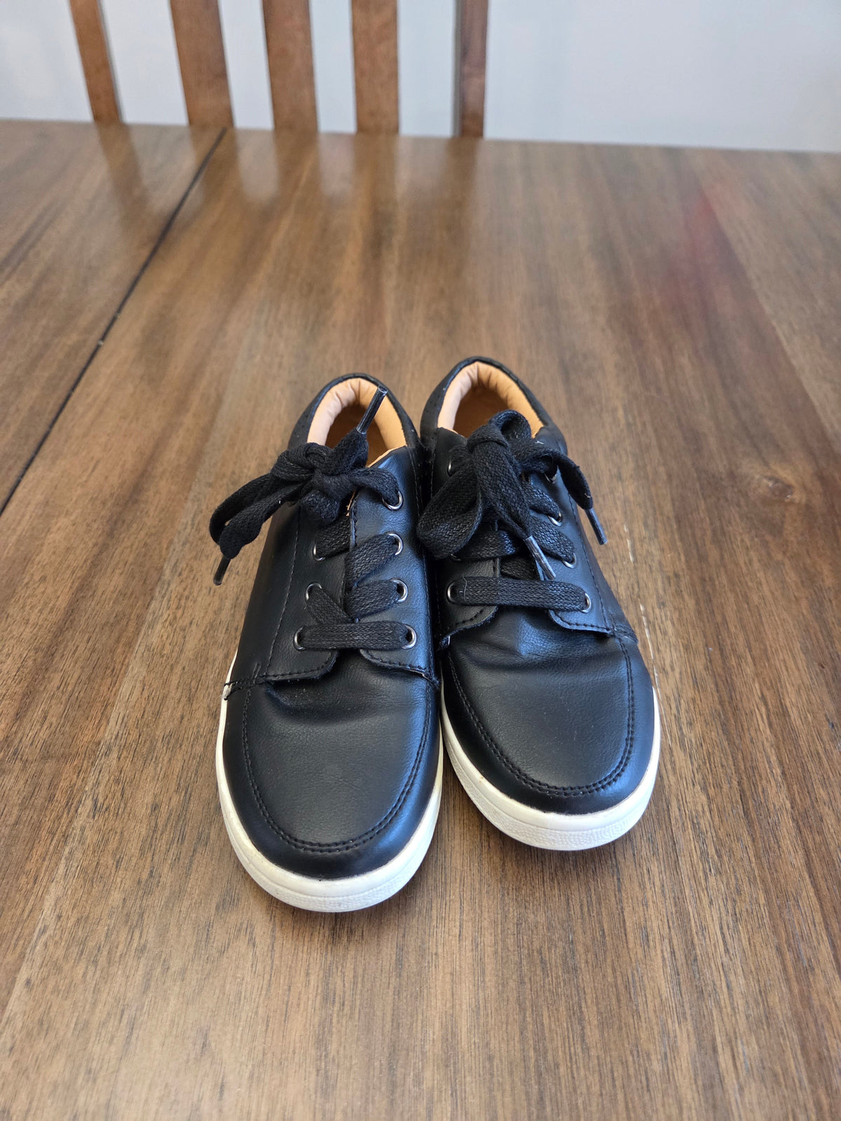 Seller 188 boys casual leather shoes size 13