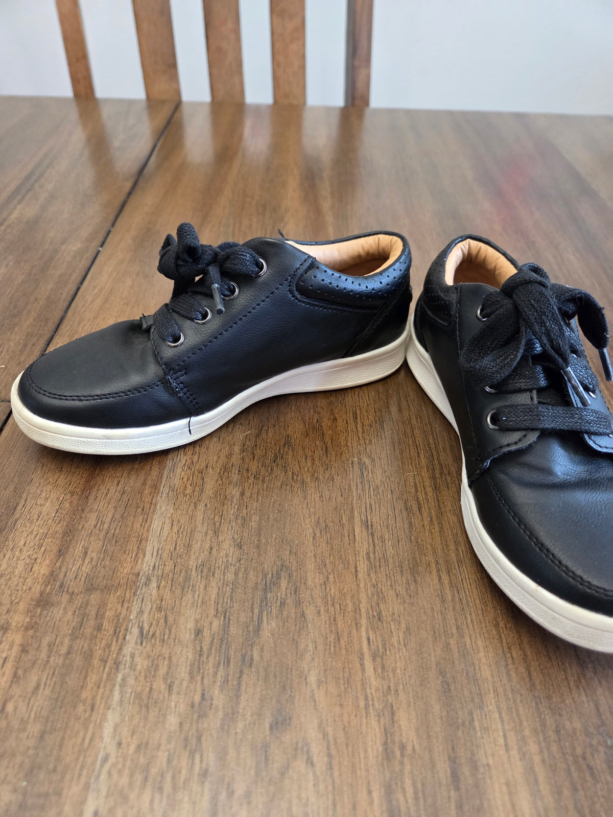 Seller 188 boys casual leather shoes size 13
